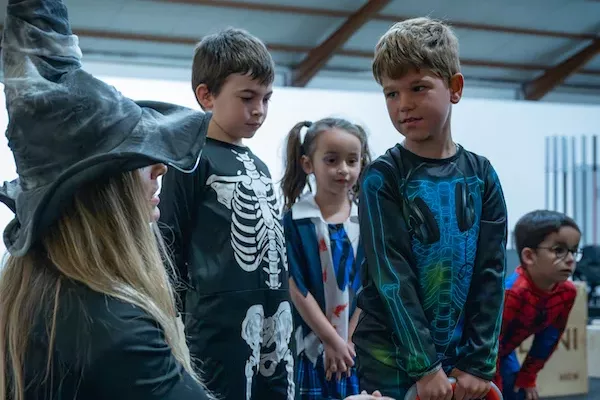 kids-halloween-4F404F3CC-7C23-9329-877F-62673F389154.webp
